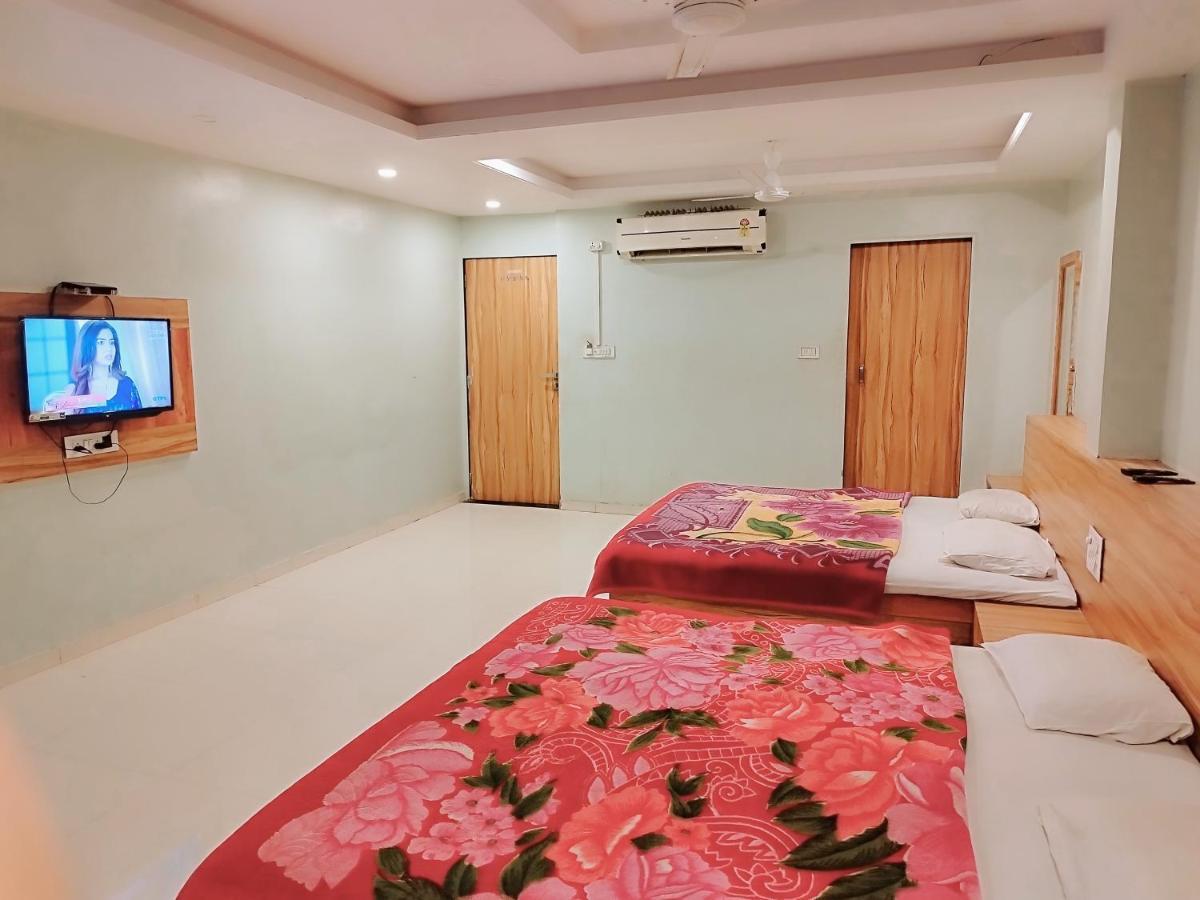 Hotel Guru Kripa - 500Mtr From Shreenathji Temple Nathdwara Exterior photo